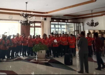 Puluhan Pegawai PDAM Kabupaten Madiun Serahkan Tuntutan ke DPRD