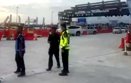 Usai Lebih Dari 140 Ribu Kendaraan Yang Melintas, Polda Jateng Tutup Kembali Gerbang Tol Prambanan