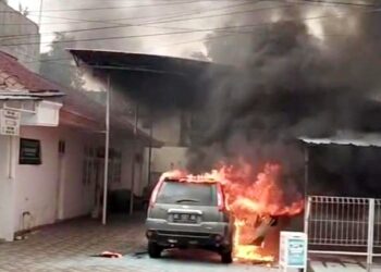 Nissan X-Trail Terbakar Habis di Madiun, Kok Bisa ?
