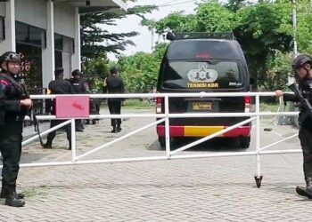 Koper Sengaja Ditinggal Pemiliknya, Tim Gegana Polda Jatim Lakukan Evakuasi