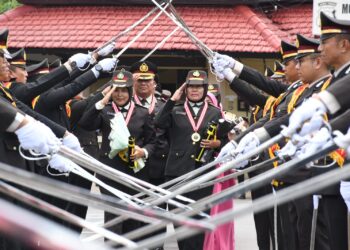 Polres Madiun Kota Gelar Apel Wisuda Purnabakti 2025: 18 Anggota Dilepas dengan Pedang Pora