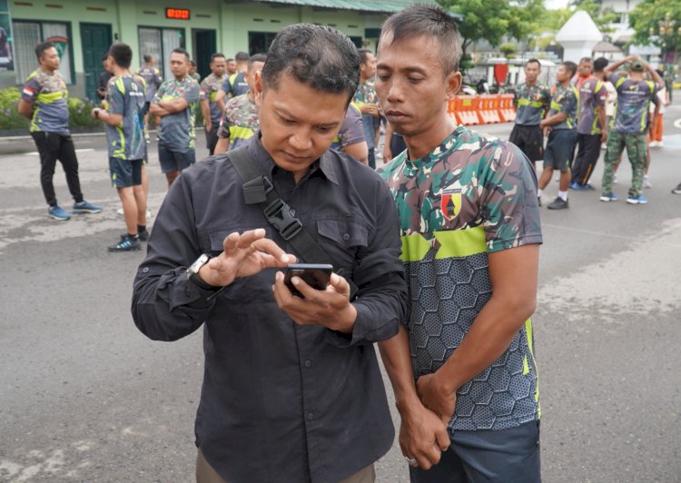 Korem 081/DSJ Periksa Ratusan HP Anggota, Antisipasi Judi Online dan Pinjaman Online