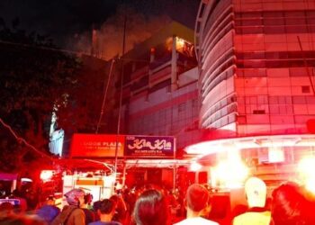 Kebakaran Hebat Melanda Gedung Glodok Plaza, 9 Orang Berhasil Dievakuasi