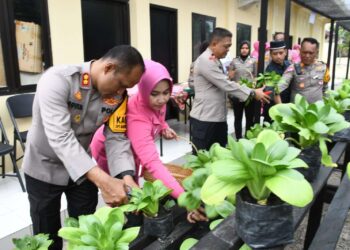 Dukung Ketahanan Pangan Nasional, Kapolres Madiun Kota Pimpin Panen Raya Sayur