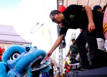 Borong Jajanan di Grebeg Sudiro, Wali Kota Solo Dihargai Tak Wajar