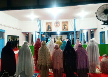 Permaisuri Kraton Surakarta Taraweh Bersama Abdi Dalem di Sasana Putra