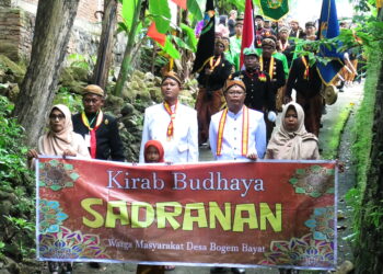 Pungkasi Tradisi Bulan Ruwah, Abdi Dalem Kraton Surakarta Laksanakan Sadranan di Makam Eyang Suto Legowo
