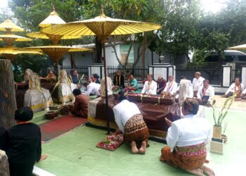 Sakralnya Tradisi Sadranan Kraton Surakarta di Makam Prabu Handayaningrat
