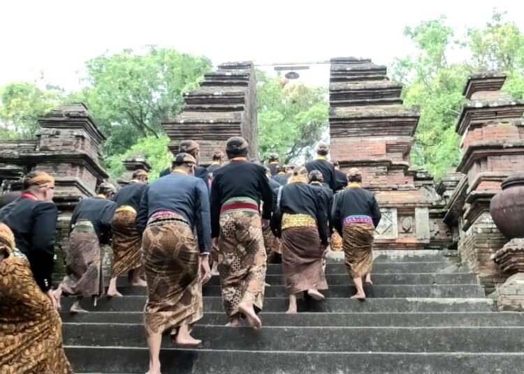 Khidmat, Prosesi Sadranan di Makam Sultan Agung Oleh Kraton Surakarta