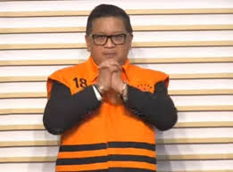 Ditahan KPK, Hasto Kristiyanto Resmi Kenakan Rompi Oranye