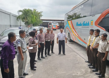 Cek Kesiapan Angkutan Lebaran, Ditlantas Polda Jatim Inspeksi PO Bus dan Terminal Cargo di Madiun