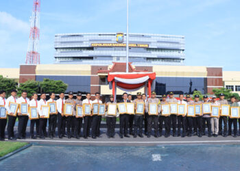 Kapolres Ngawi dan 42 Anggota Raih Penghargaan Polda Jatim