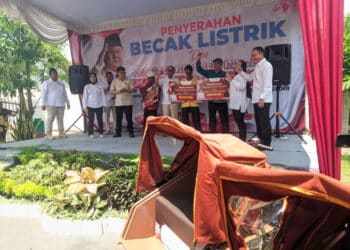 Presiden Prabowo Subianto Salurkan 60 Becak Listrik Gratis untuk Pengayuh di Madiun dan Sekitarnya