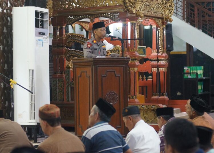 Perkuat Kebersamaan di Bulan Ramadhan, Polres Ngawi Gelar Tarawih Keliling