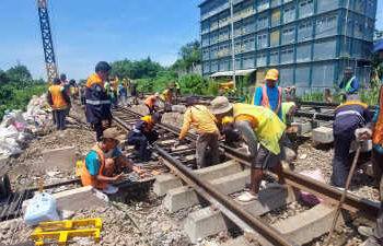 KAI Daop 7 Madiun Optimalkan Perawatan Jalur untuk Kelancaran Angkutan Lebaran 2025