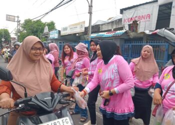 GOODMINTON AE Madiun Bagikan Ratusan Takjil di Bulan Ramadan