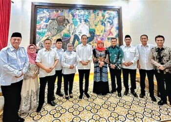 Khofifah dan Sejumlah Kepala Daerah Silaturahmi ke Kediaman Jokowi, Ada Apa?