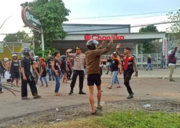 Usai Halal Bihalal, Dua Kelompok Silat Bentrok di Depan Kantor Desa Madigondo