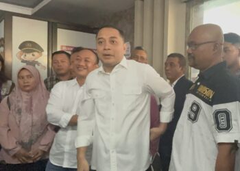 Eri Cahyadi Kawal Laporan Mantan Karyawan UD Sentoso Seal ke Polres Tanjung Perak