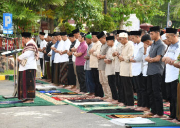 Kebersamaan di Hari Kemenangan: Ribuan Warga dan Personel Polres Madiun Kota Sholat Id Bersama