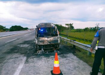 Begini Kronologis Kebakaran Microbus Elf di Tol Madiun