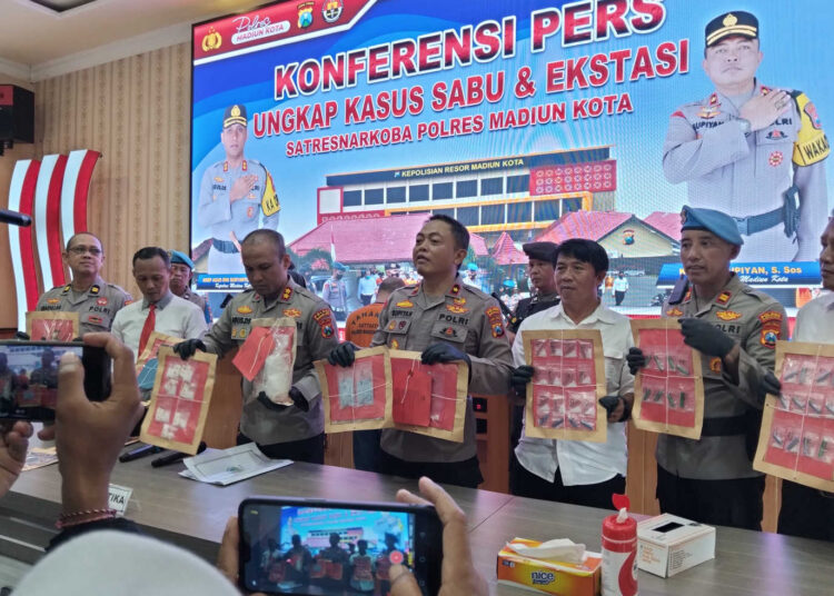 Pengedar Narkoba Jaringan Besar Ditangkap di Madiun, Polisi Sita 1 Kg Sabu dan Ratusan Ekstasi