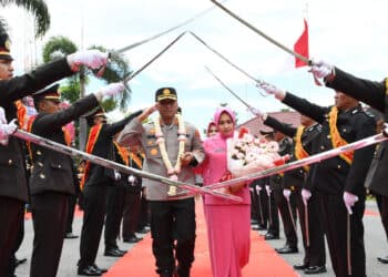AKBP Wiwin Junianto Resmi Jabat Kapolres Madiun Kota, Tradisi Pedang Pora Warnai Sertijab