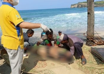 Nekat Berenang di Area Terlarang, Dua Pelajar Tewas di Pantai Klayar