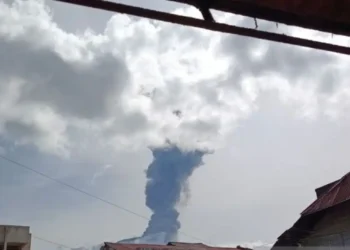 Status Waspada, Gunung Marapi Muntahkan Abu Setinggi 1.600 Meter