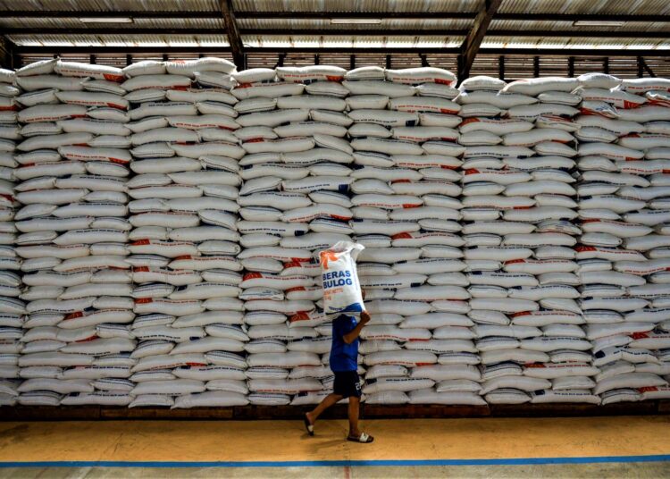Pasokan Beras Melonjak, Prabowo Instruksikan Bangun 25 Ribu Gudang Beras Darurat