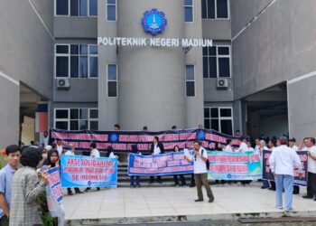 Dosen dan Tendik Politeknik Negeri Madiun Tuntut Kejelasan Status PNS Lewat Aksi Damai