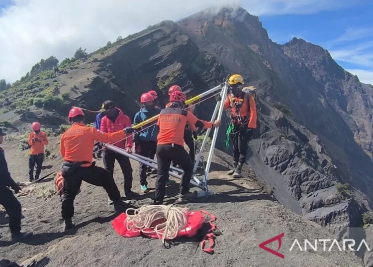 Evakuasi Wisatawan Brasil di Gunung Rinjani Terkendala Cuaca Buruk