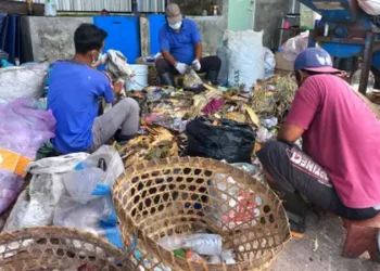 Demi Desa Bebas Sampah, Kades Muda Klaten Rela Gajinya Ludes untuk TPS3R
