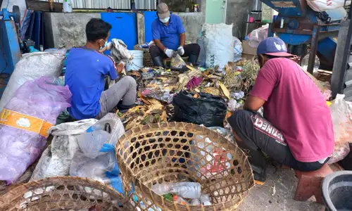 Demi Desa Bebas Sampah, Kades Muda Klaten Rela Gajinya Ludes untuk TPS3R