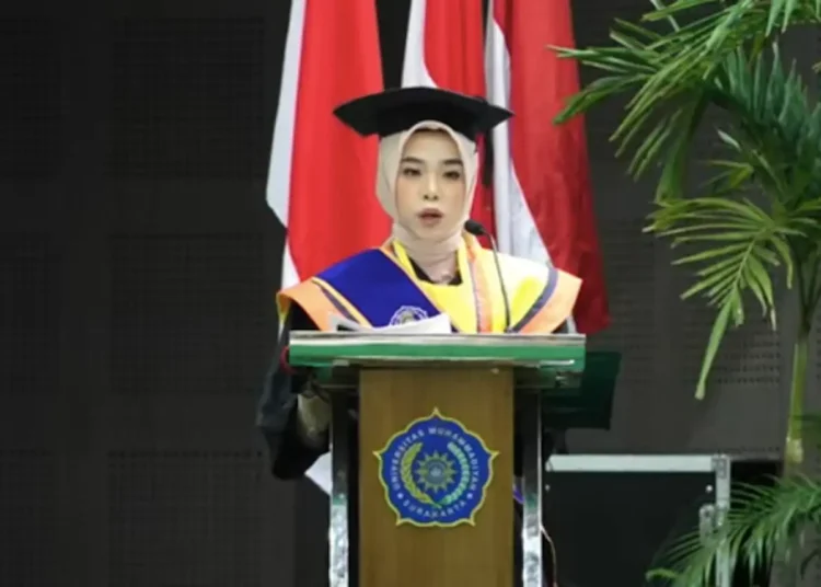 IPK 4.00, Clarisca Audyta Permata Bersinar Jadi Wisudawan Terbaik UMS 2025!