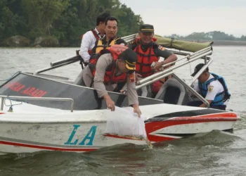 Polres Wonogiri Tebar 10.000 Benih Ikan di WGM, Dorong Produktivitas Nelayan