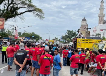 Ratusan Sopir Truk Gelar Aksi Solidaritas Mogok Nasional di Sragen, Lalu Lintas Sempat Tersendat