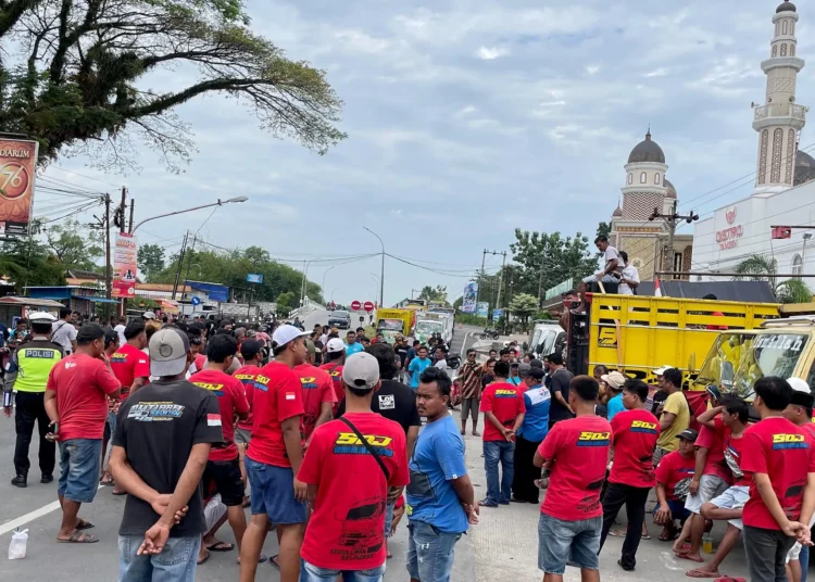 Ratusan Sopir Truk Gelar Aksi Solidaritas Mogok Nasional di Sragen, Lalu Lintas Sempat Tersendat