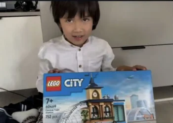 Prabowo Penuhi Permintaan Anak Diaspora di Rusia untuk Dapat Mainan Lego