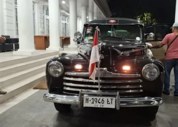 Mobil Klasik Ford Deluxe 1946 Eks Bung Karno Sambangi Rumah Dinas Bupati Karanganyar