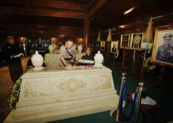 Kapolri Ziarah ke Makam Soeharto, Soekarno, Gus Dur dan Hoegeng