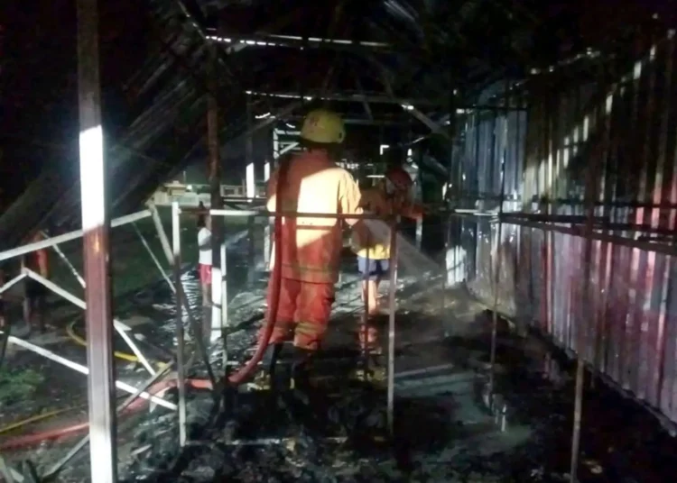 Kebakaran Dini Hari di Pasar Kedawung Sragen, Satu Kios Baju Ludes Dilalap Api