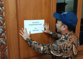 Tolak Titip Siswa di PPDB, Wali Kota Solo Tempel Peringatan No Jastip
