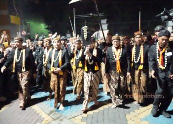 Putra Mahkota Pimpin Kirab Pusaka 1 Suro Kraton Surakarta