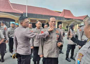 Wakapolres Madiun Kota Tinjau Kerapian Personel Polri di Mako Polres