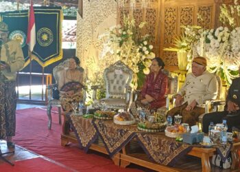 Kraton Surakarta Serahkan Abon Abon ke Ahli Waris Sunan Kalijaga