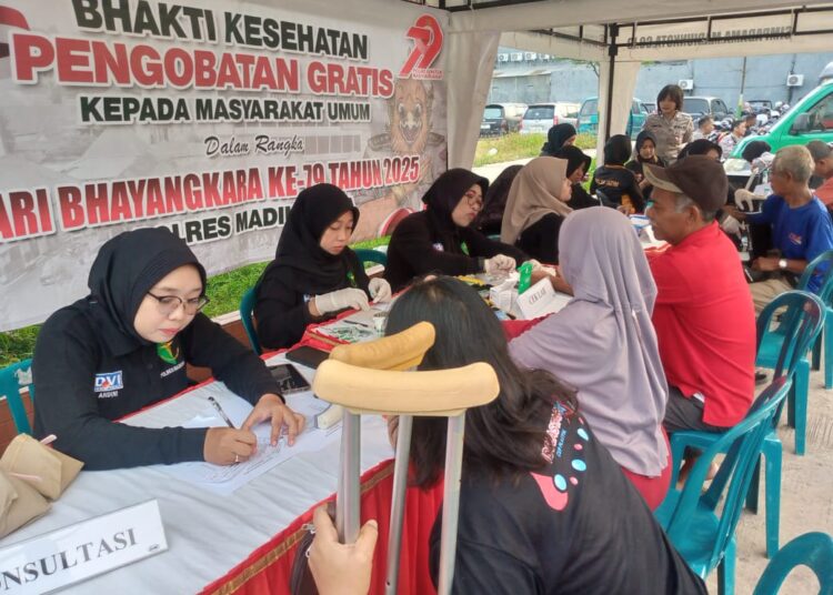 Polres Madiun Kota Hadirkan Layanan Kesehatan dan Administrasi Gratis di CFD Sambut Hari Bhayangkara ke-79