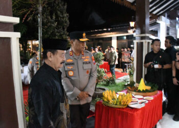 Kapolda Jatim Tinjau Pos Pengamanan Operasi Aman Suro 2025 di Madiun