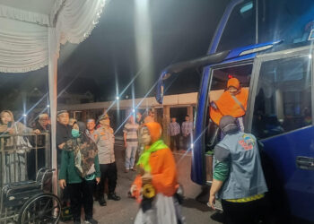 Penyambutan 152 Jamaah Haji Kota Madiun Berlangsung Khidmat dan Penuh Haru