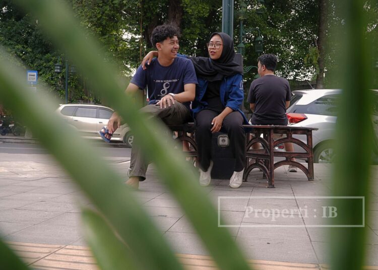 Trotoar yang Diam-diam Menyimpan Rindu